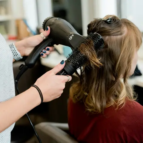 Voorbeeldpost voor kappers en salons: nu iets te melden?