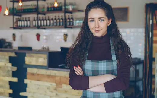 Ondernemer in haar koffiezaak