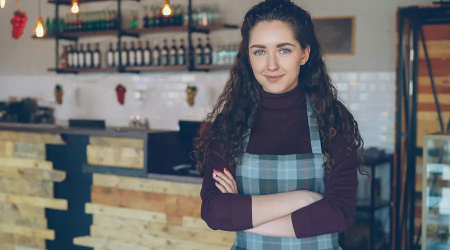 Ondernemer in haar koffiezaak